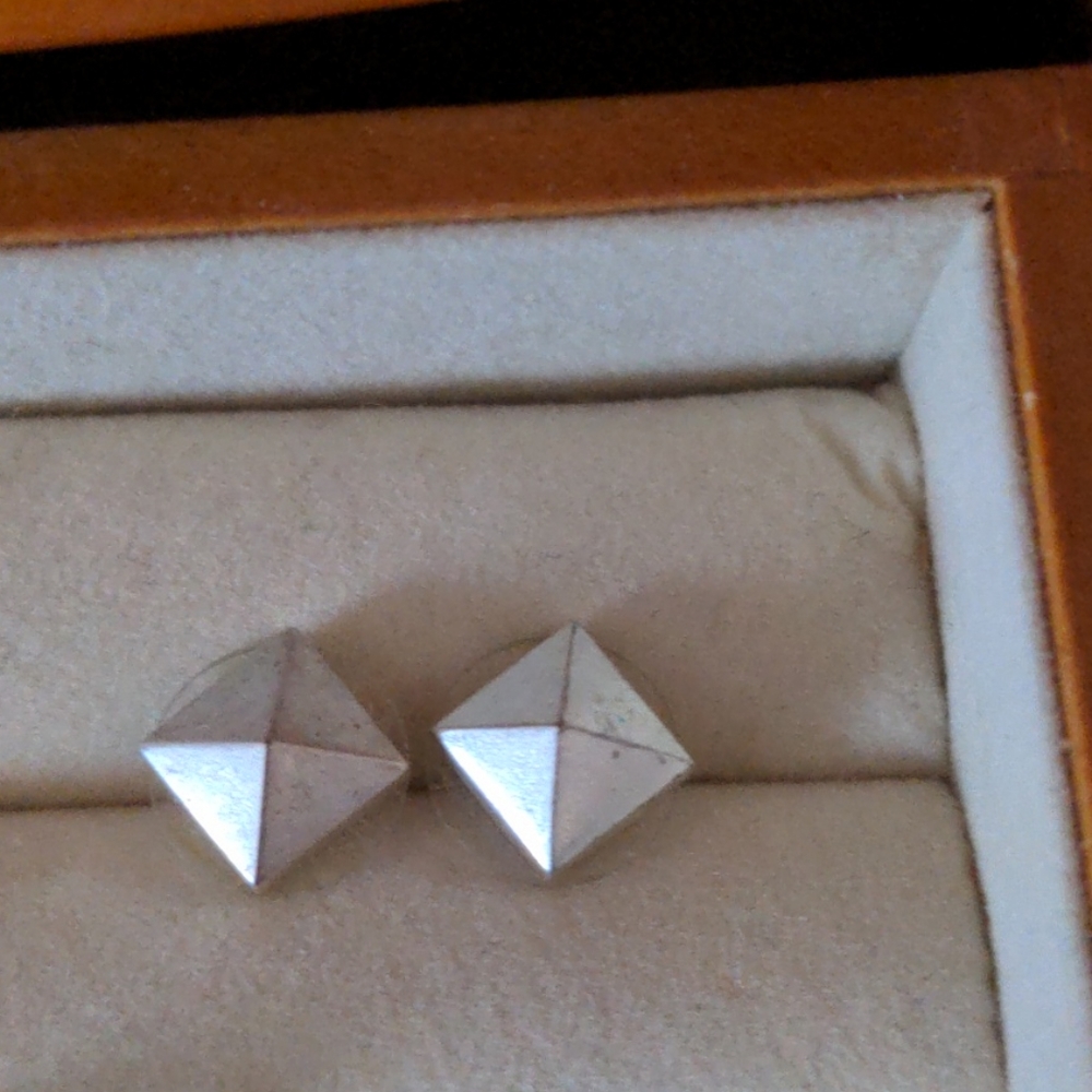 Stella & Dot Cleopatra Studs